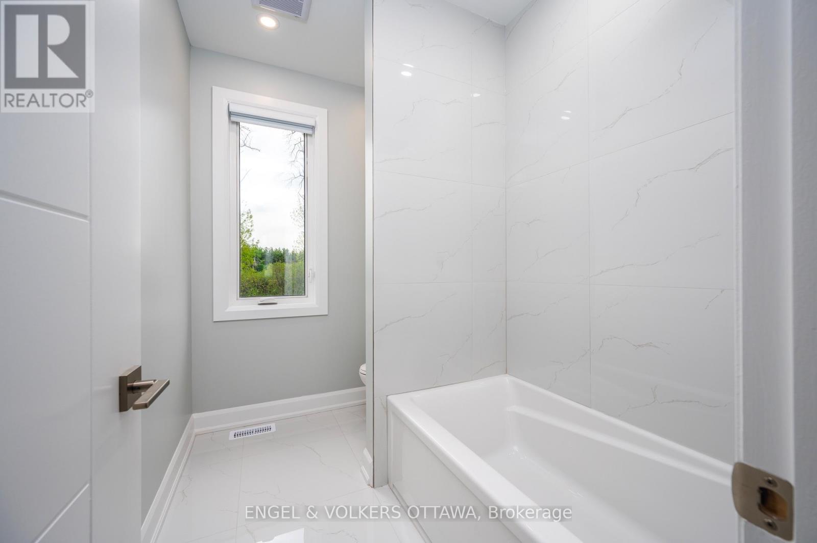 424 GINGER CRESCENT - 24