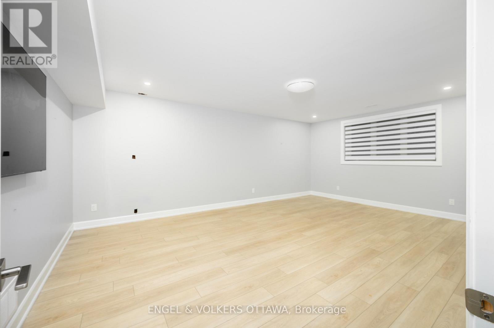 424 GINGER CRESCENT - 40