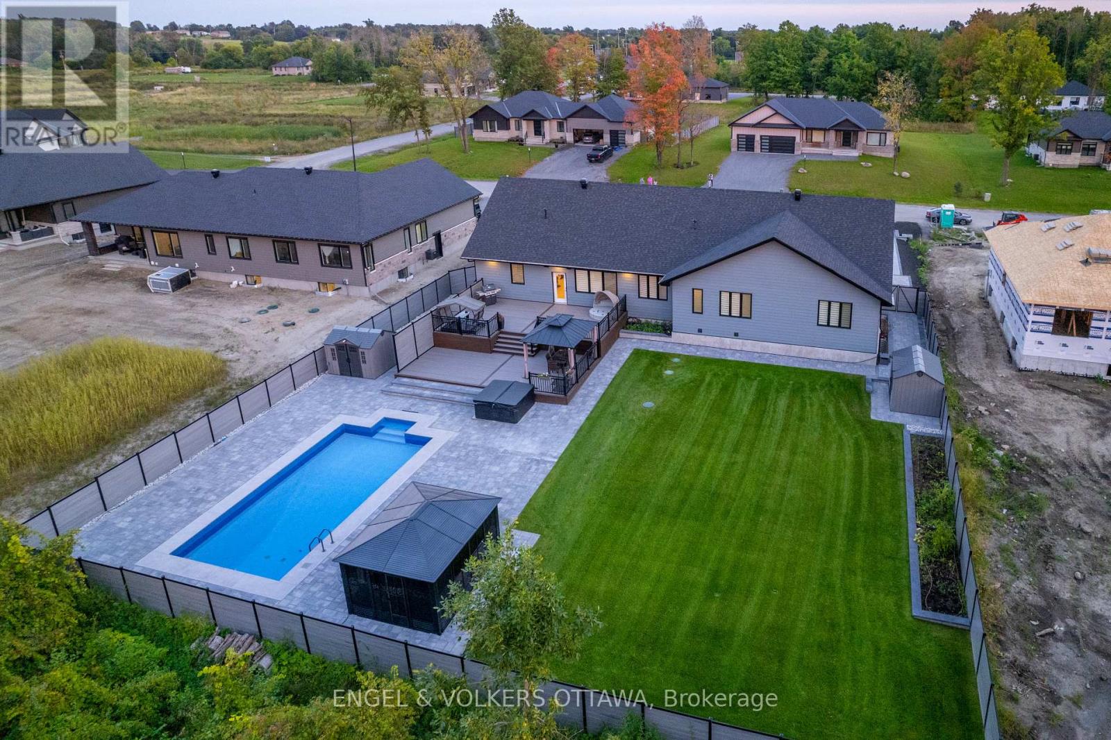424 GINGER CRESCENT - 43