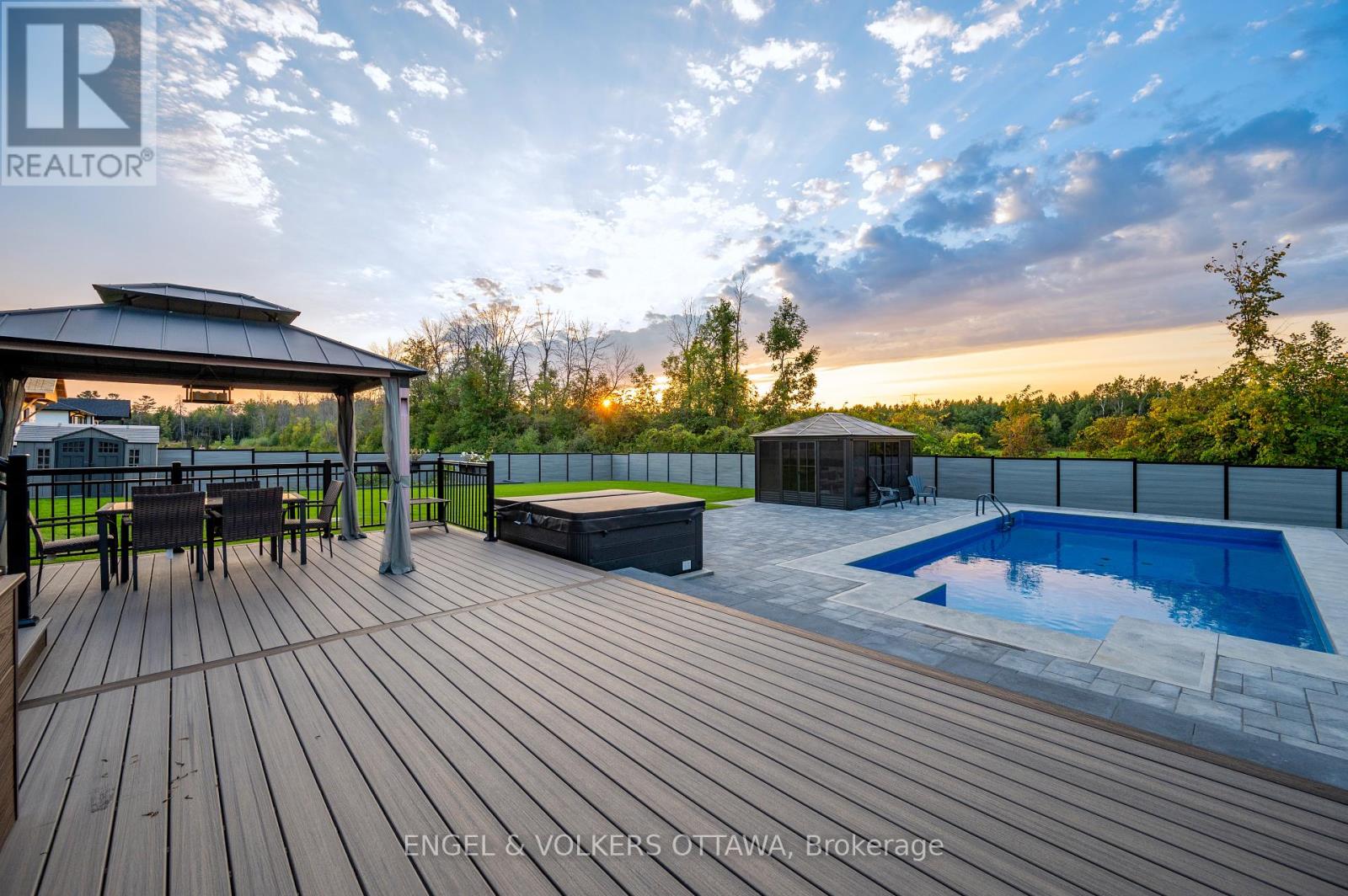 424 GINGER CRESCENT - 44