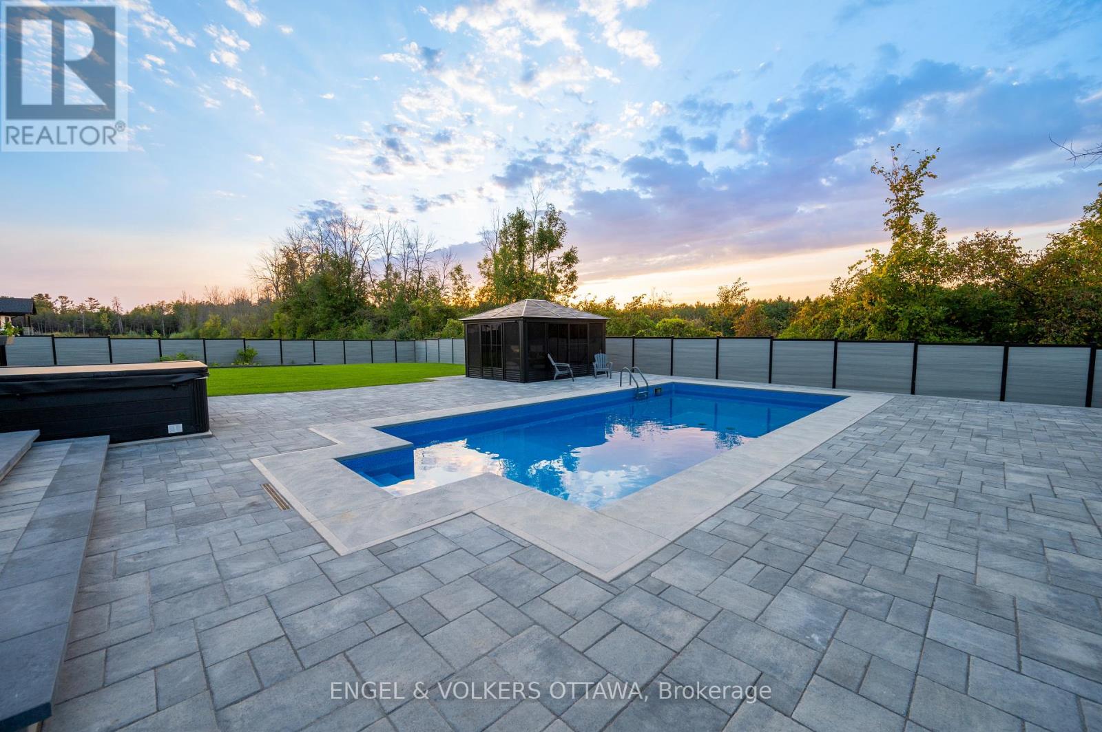 424 GINGER CRESCENT - 48