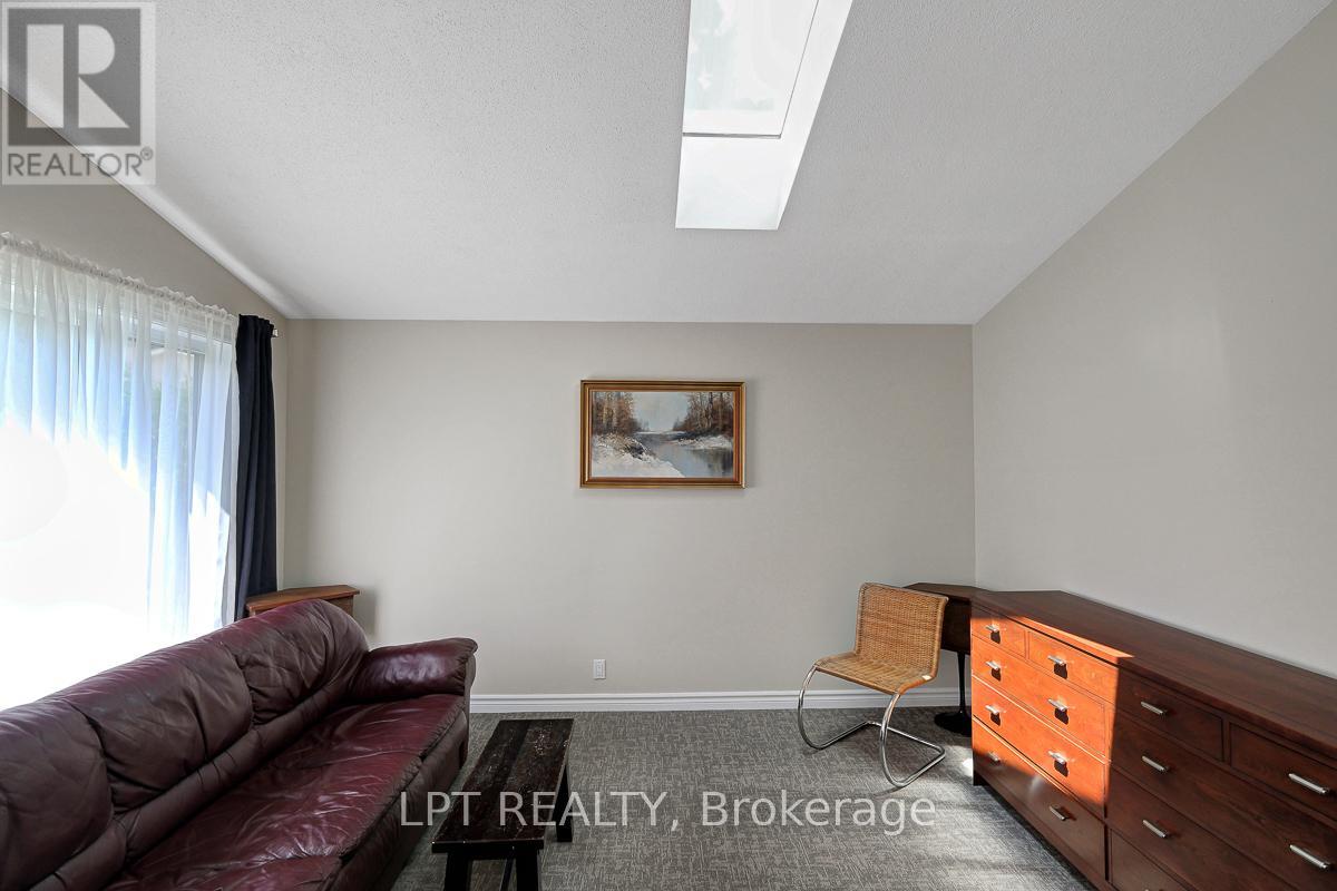 1772 DUNKIRK CRESCENT - 12