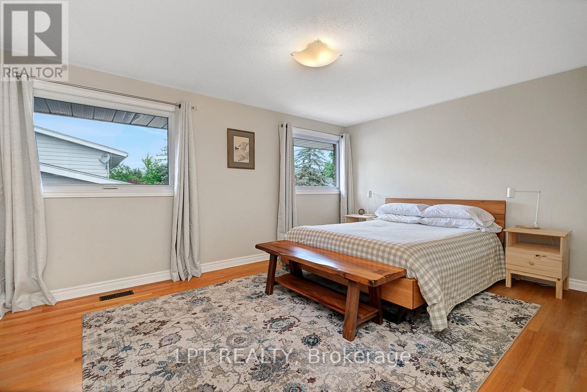 1772 DUNKIRK CRESCENT - 24