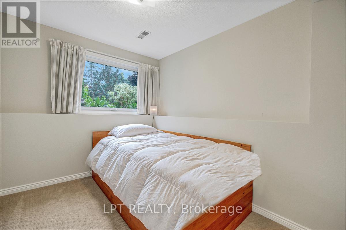 1772 DUNKIRK CRESCENT - 31