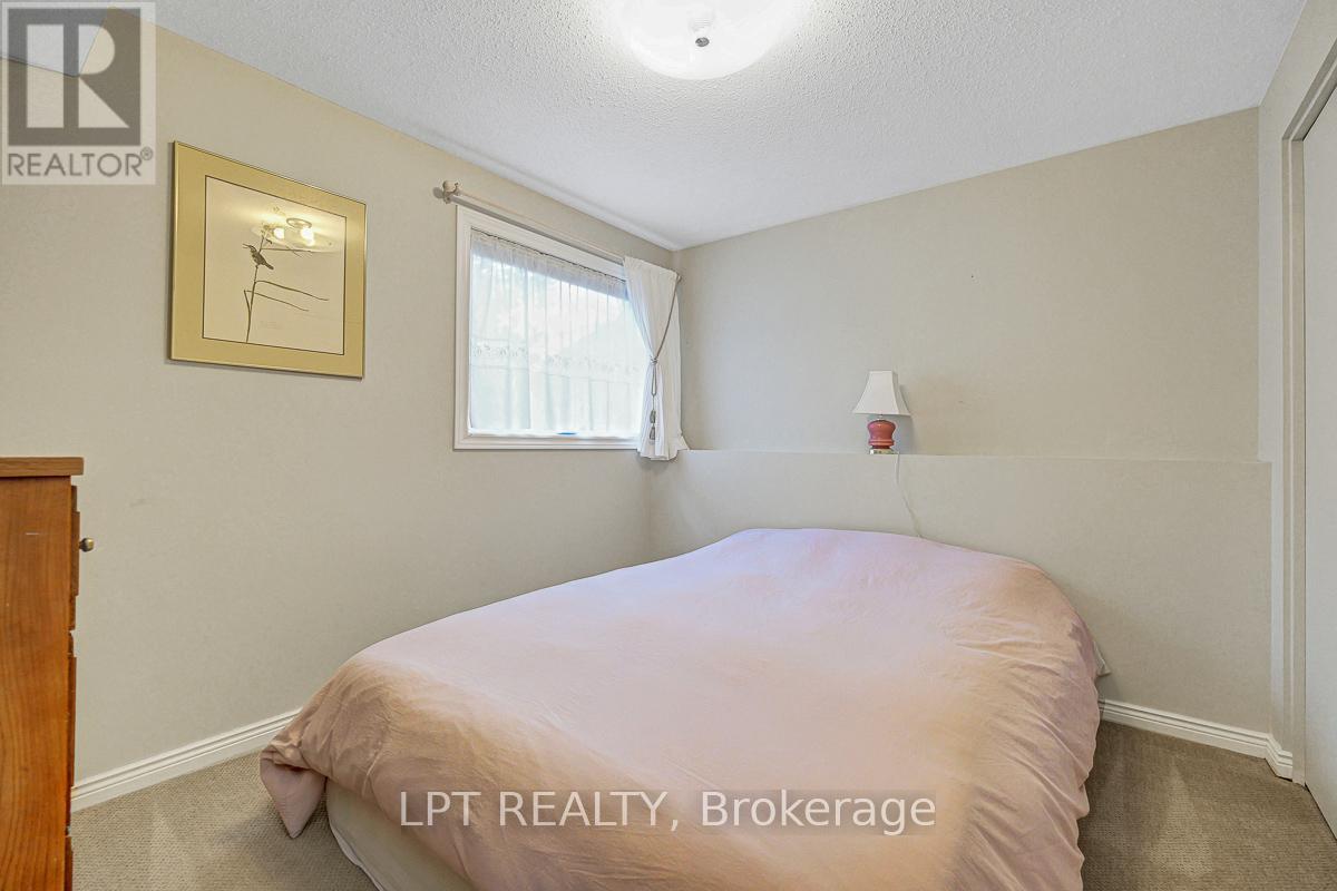 1772 DUNKIRK CRESCENT - 32