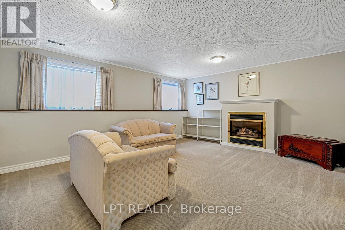 1772 DUNKIRK CRESCENT - 34