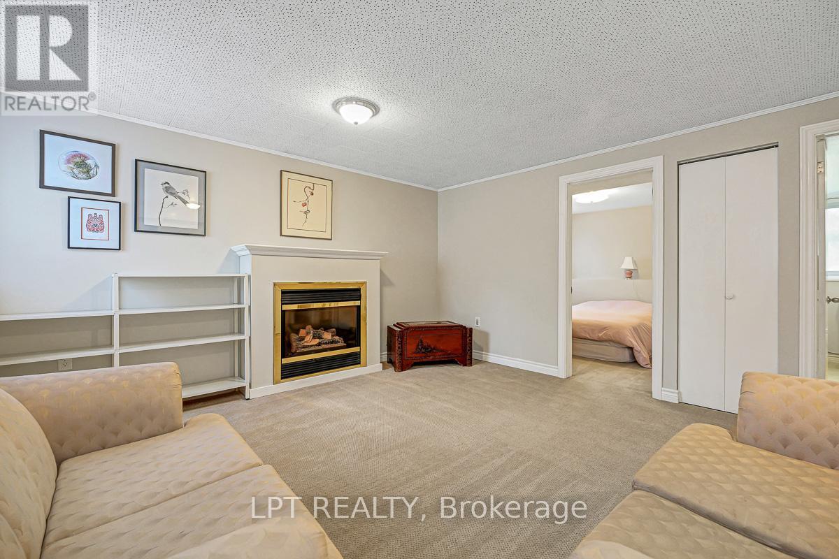 1772 DUNKIRK CRESCENT - 35