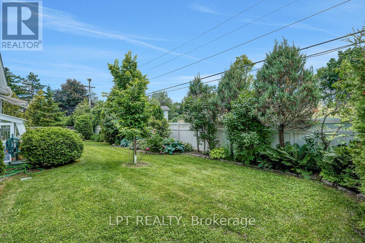 1772 DUNKIRK CRESCENT - 40