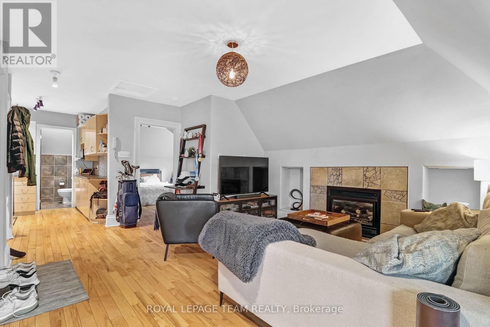 44 MCLEOD STREET - 17