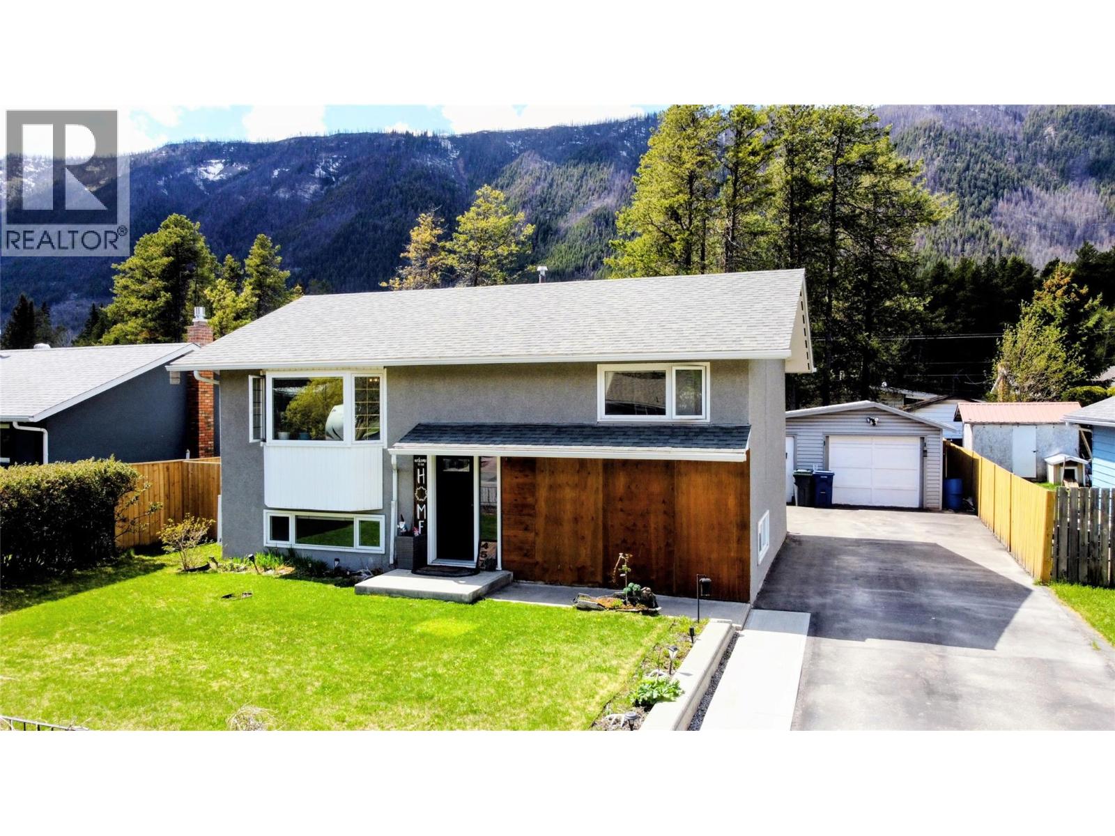 457 Mountain Ash Crescent - 1