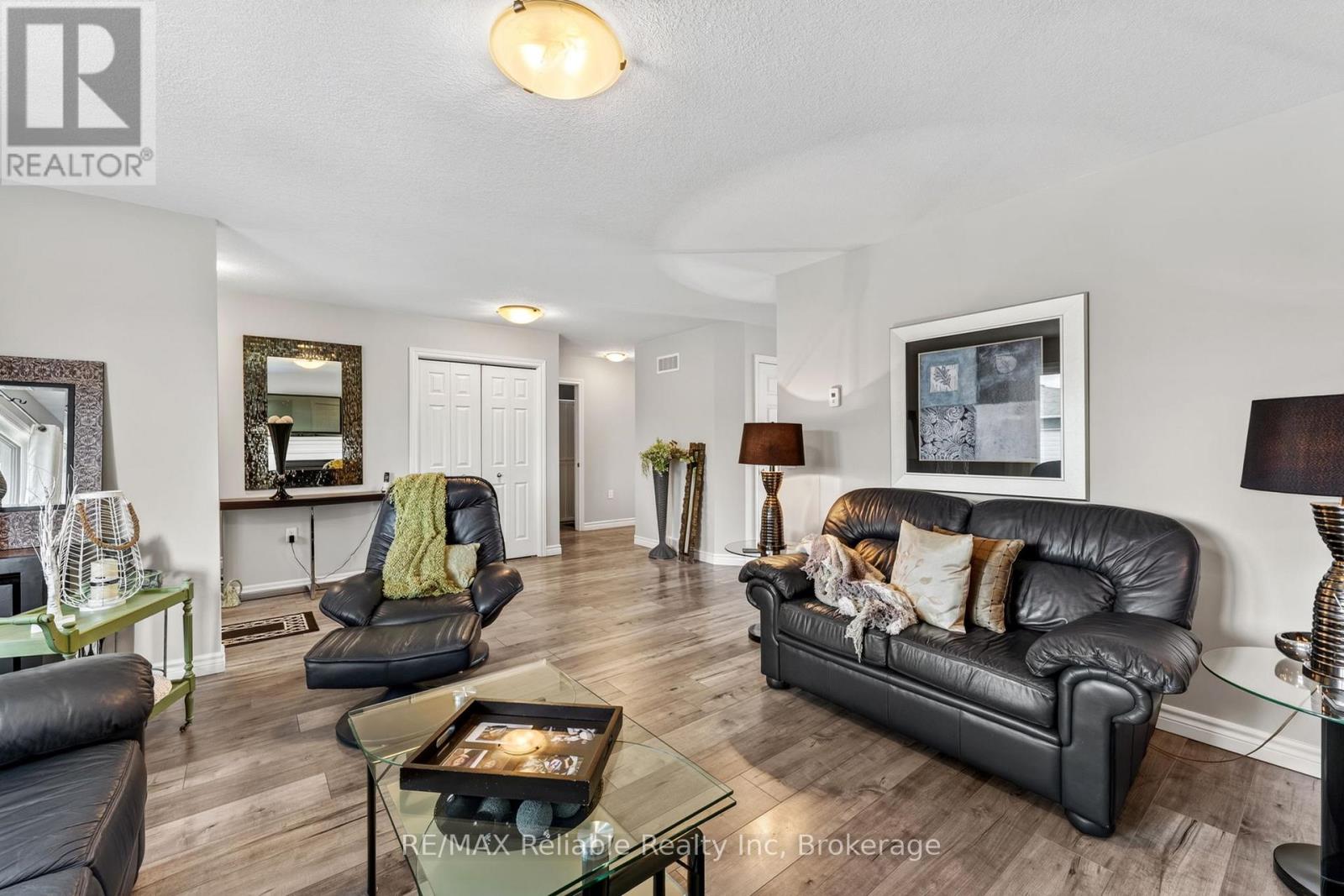 7 WINDWARD WAY S - 8
