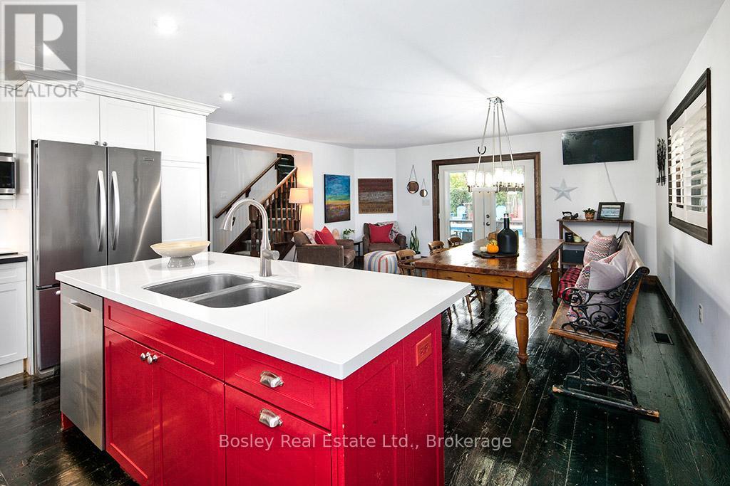 102 RIDGEVIEW DRIVE N - 11