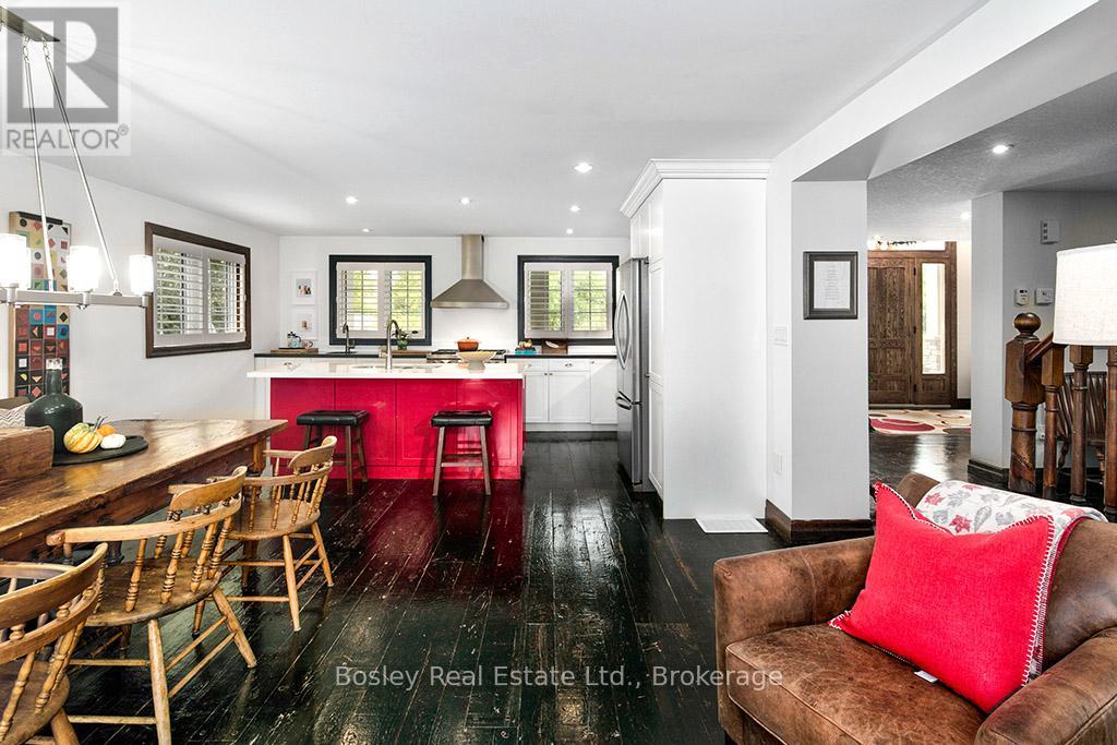 102 RIDGEVIEW DRIVE N - 7