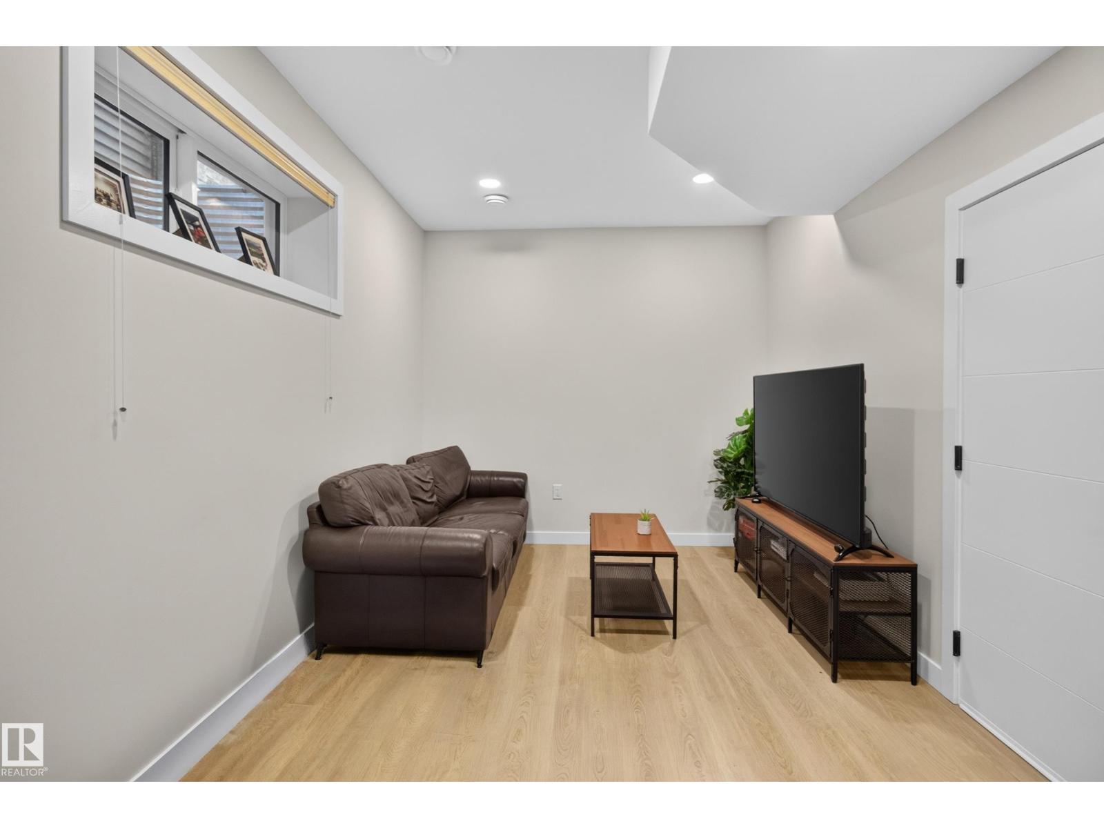 9333 148 ST NW - 40