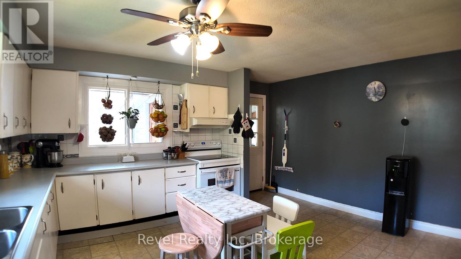 210 LEVESQUE STREET - 17