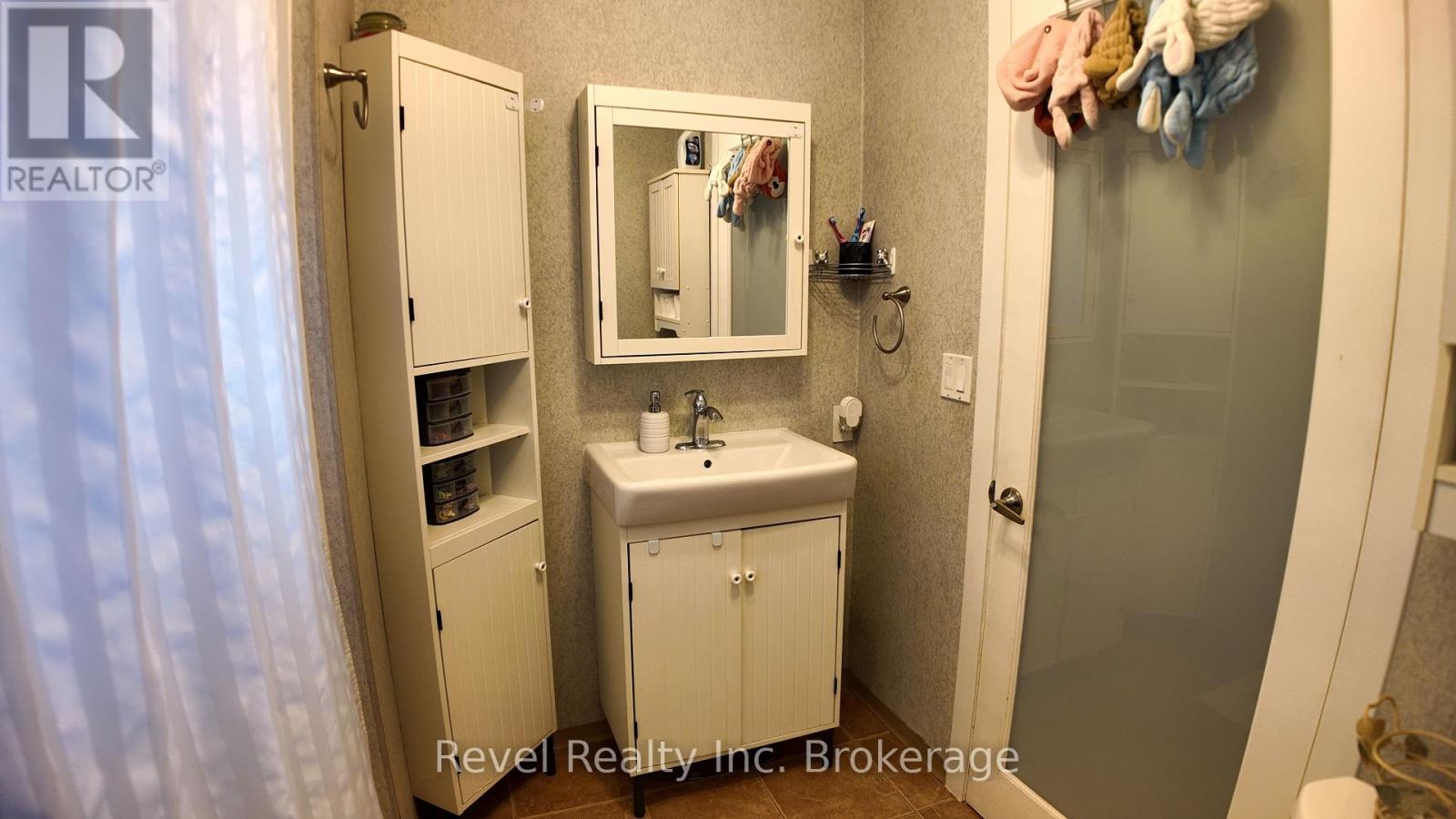 210 LEVESQUE STREET - 21
