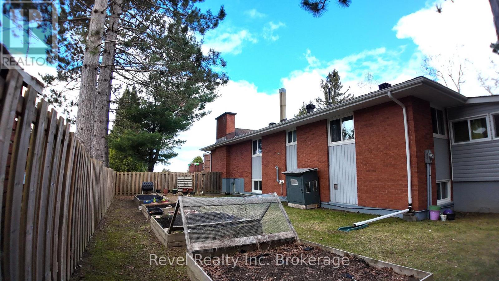 210 LEVESQUE STREET - 37