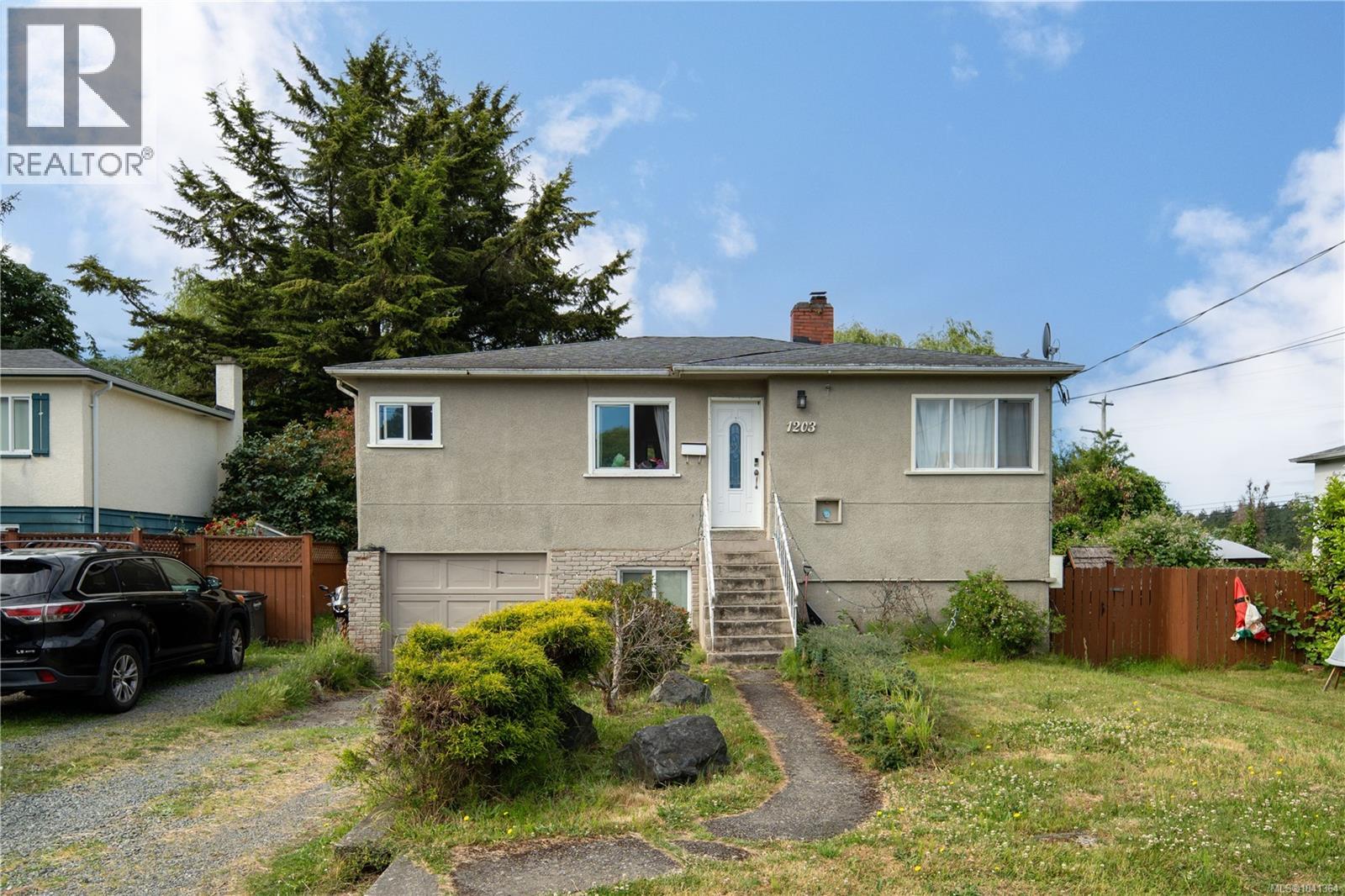1203 Pearce Cres - 1
