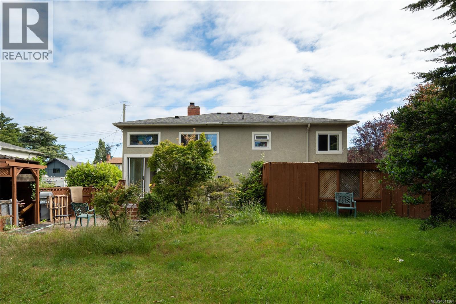 1203 Pearce Cres - 2