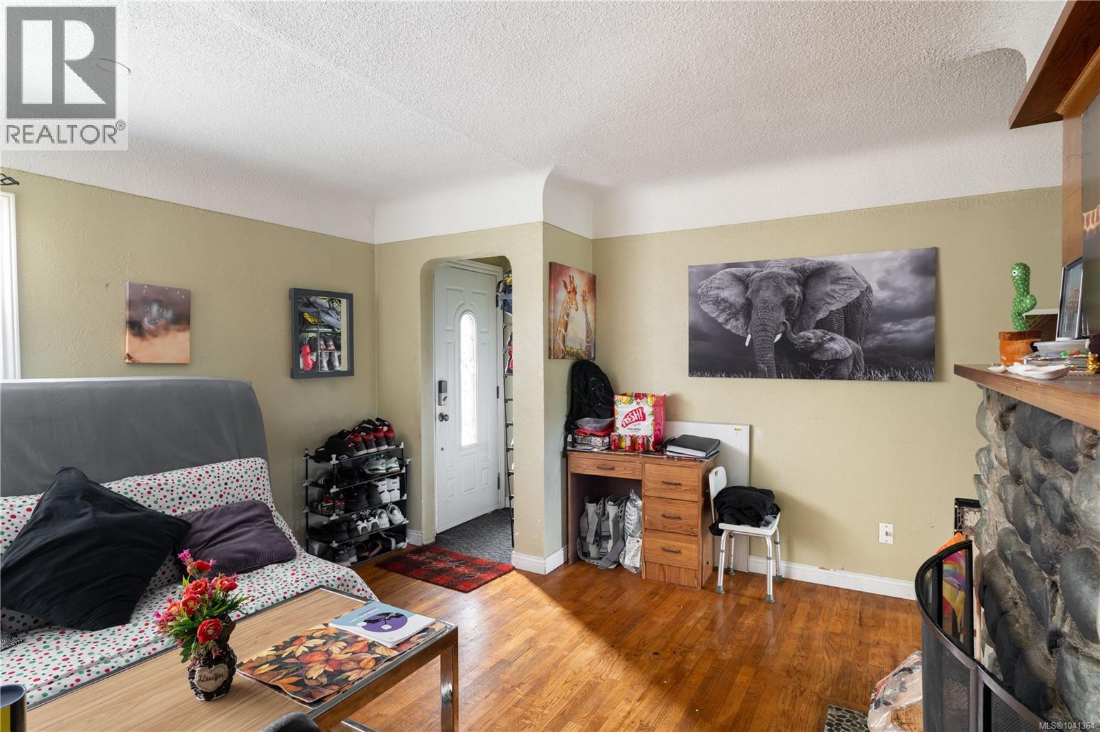 1203 Pearce Cres - 4