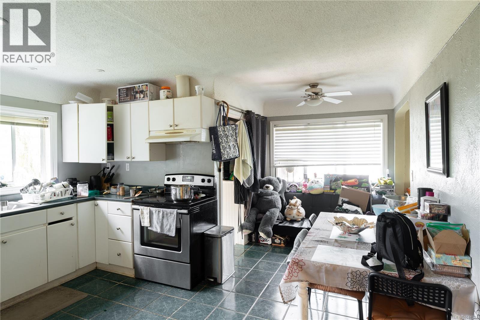 1203 Pearce Cres - 7