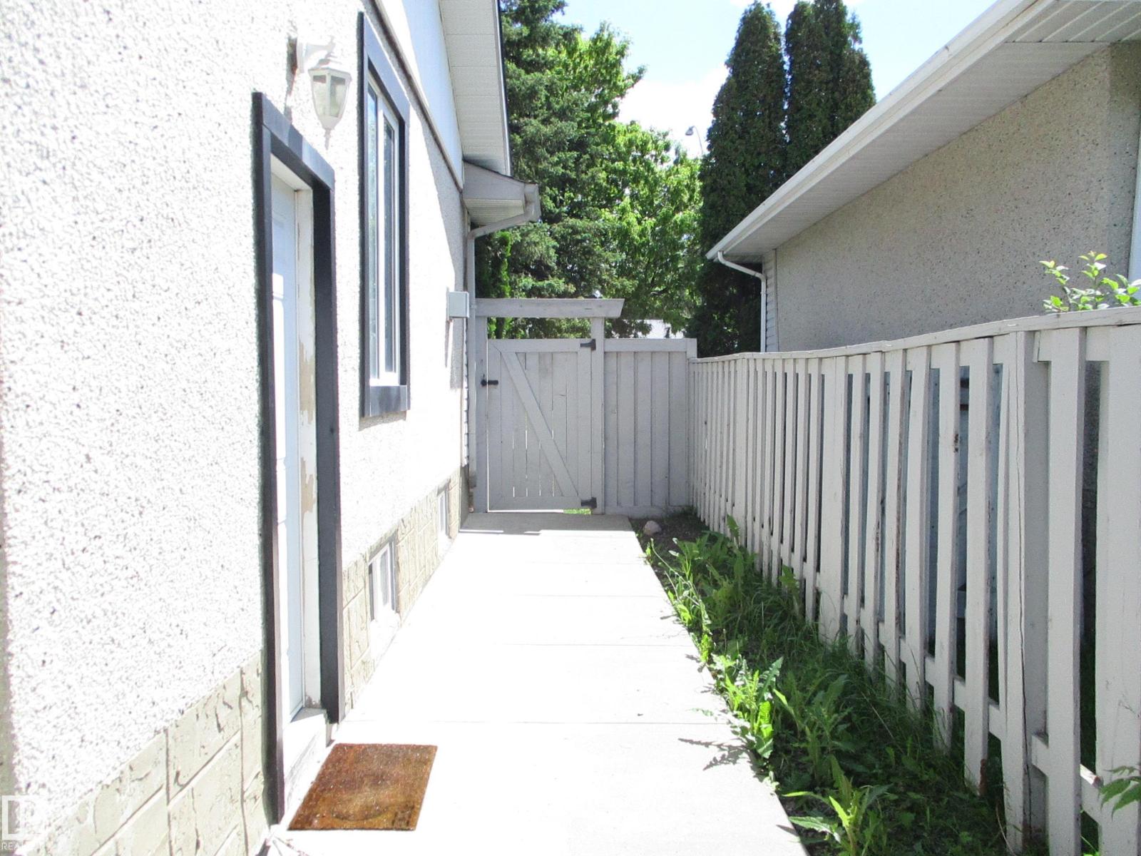 10946 165 ST NW NW — photo 31