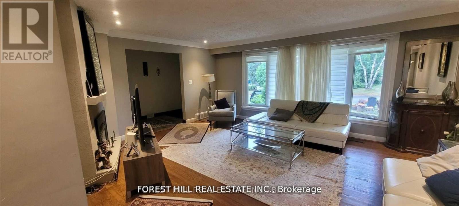 9 VISTAVIEW BOULEVARD - 13