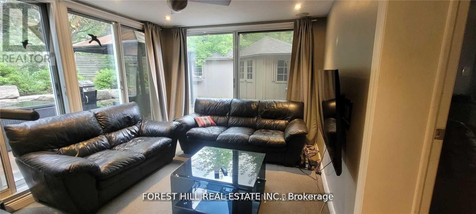 9 VISTAVIEW BOULEVARD - 18