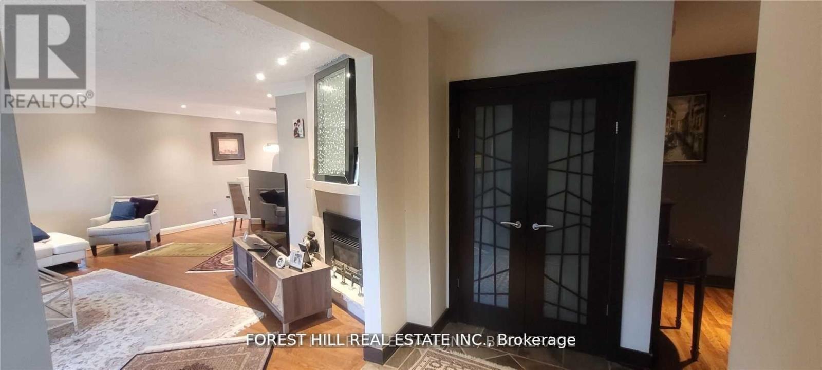 9 VISTAVIEW BOULEVARD - 9