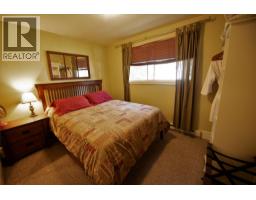 Primary Bedroom - 1306 Selkirk Drive, Golden, BC V0A1H6 Photo 12