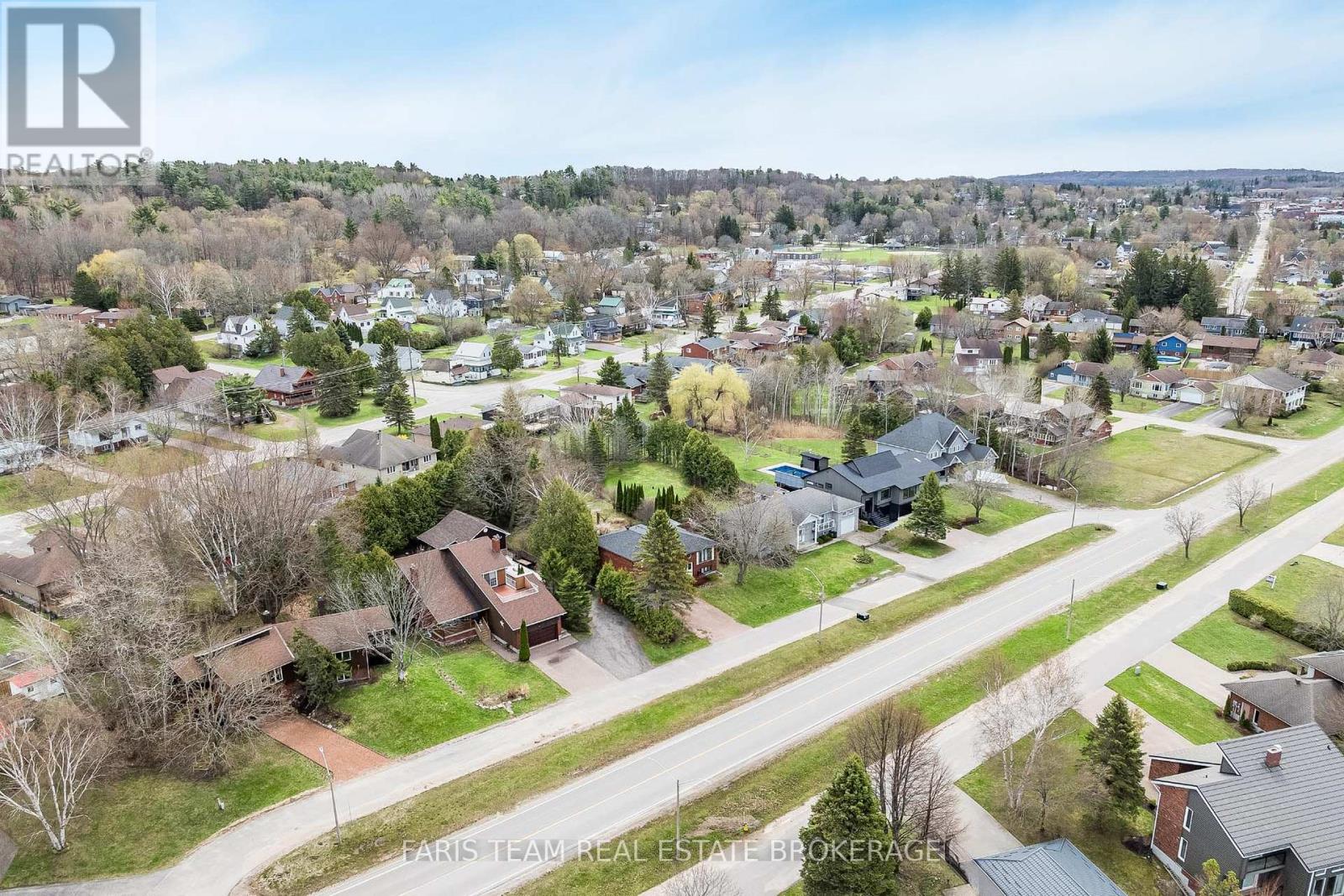 51 BECK BOULEVARD - 35