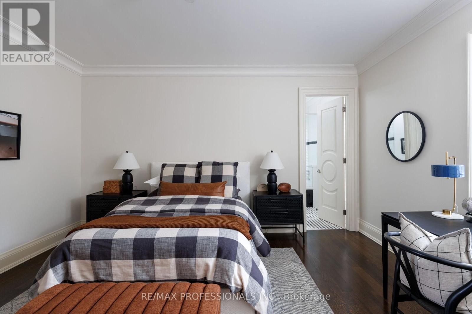 77 HALIBURTON AVENUE - 32