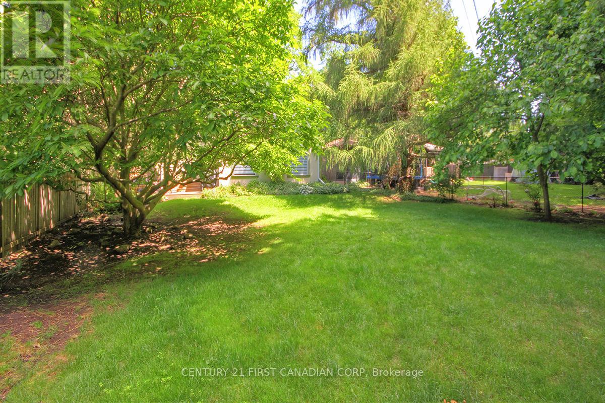 4 JERSEYVILLE ROAD E - 32