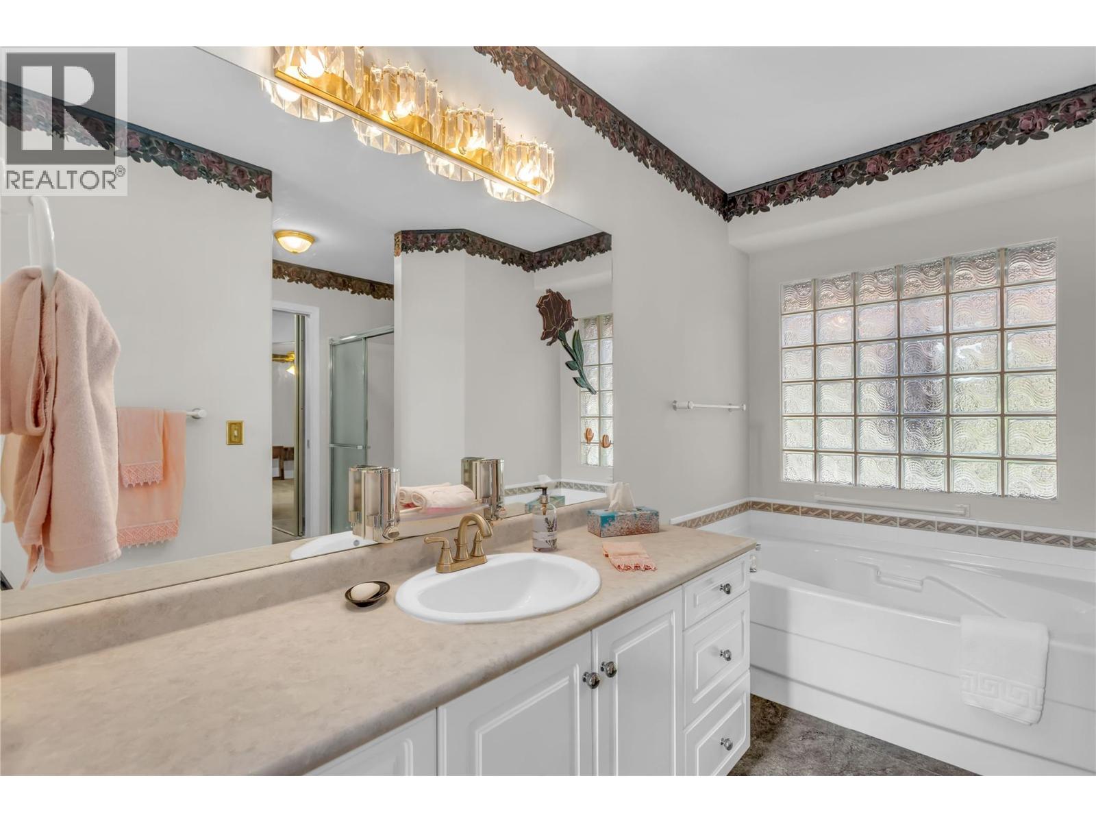 5220 Sutherland Road - 23
