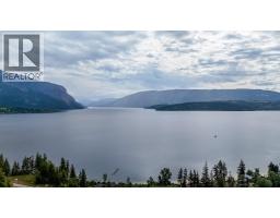 4pc Bathroom - 5694 Trans Canada Highway Nw, Salmon Arm, BC V1E3A2 Photo 11