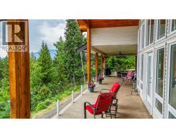 2pc Bathroom - 5694 Trans Canada Highway Nw, Salmon Arm, BC V1E3A2 Photo 18