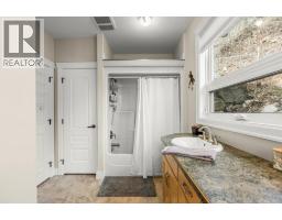 5694 Trans Canada Highway Nw, Salmon Arm, BC V1E3A2 Photo 77