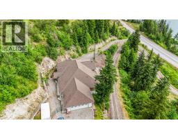 Kitchen - 5694 Trans Canada Highway Nw, Salmon Arm, BC V1E3A2 Photo 7