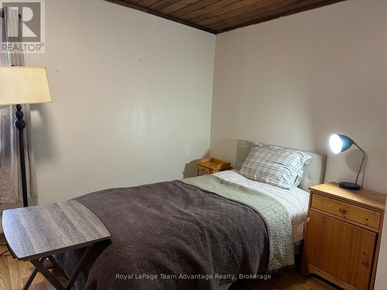 19 ALLAN CRESCENT - 22