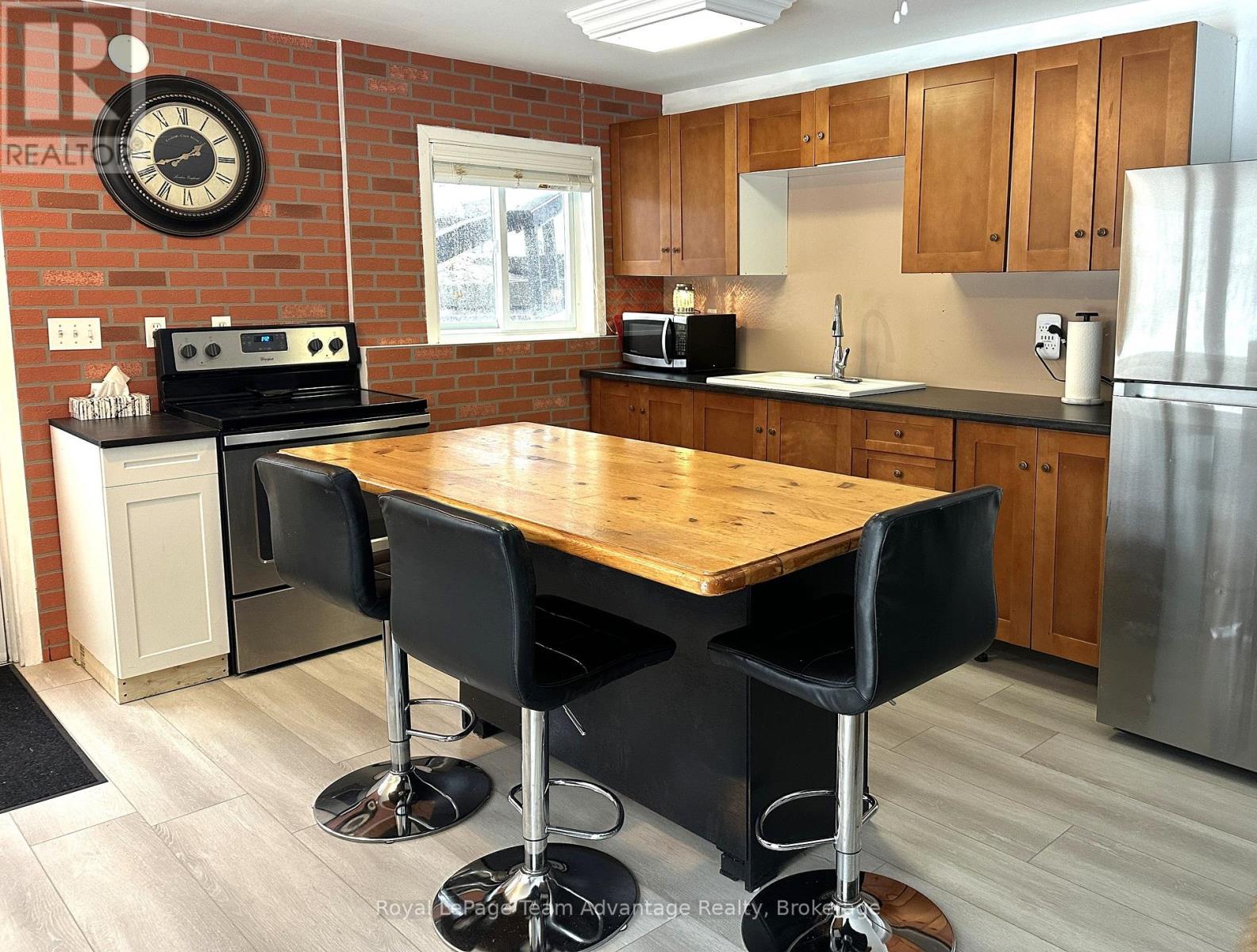 19 ALLAN CRESCENT - 27