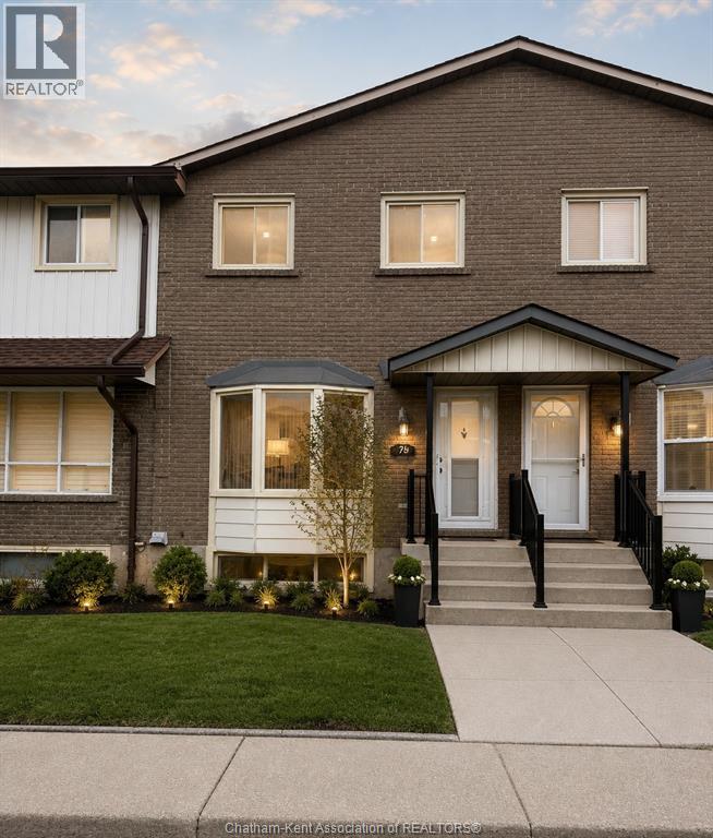 #2 241 LIMERIDGE ROAD West - 1