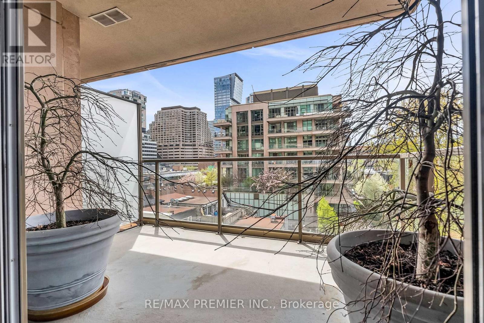#502 80 YORKVILLE AVENUE - 17