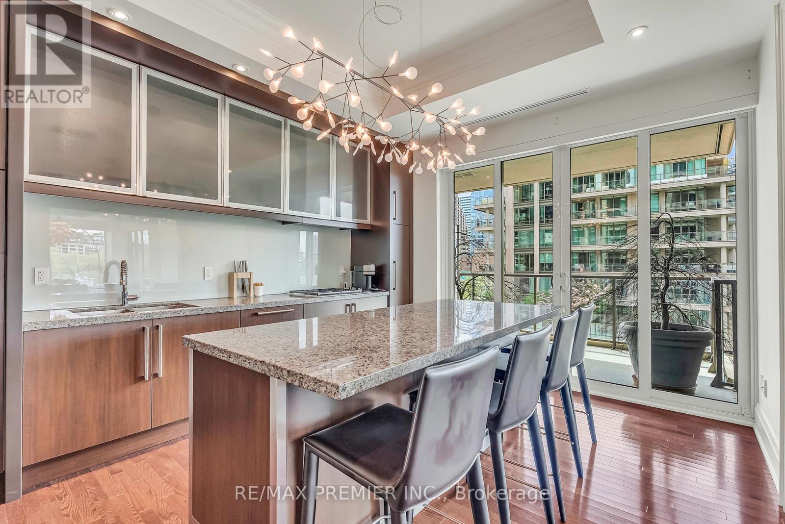 #502 80 YORKVILLE AVENUE - 19