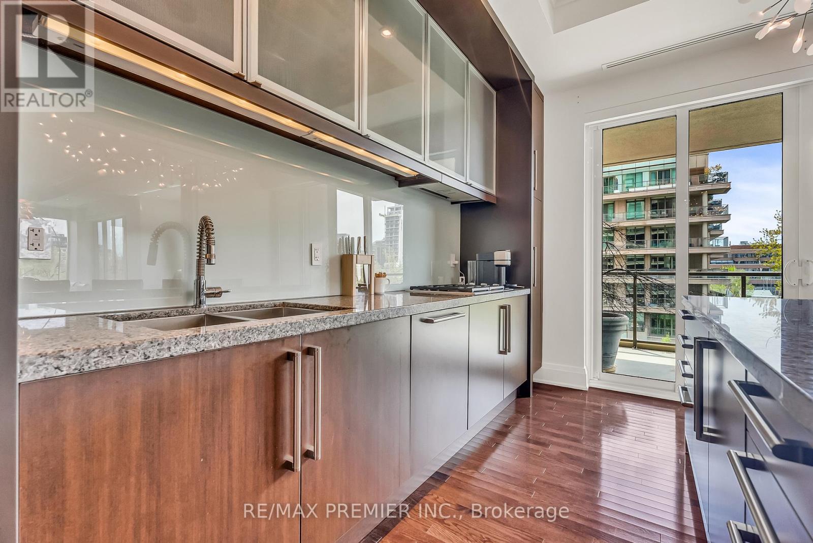 #502 80 YORKVILLE AVENUE - 23