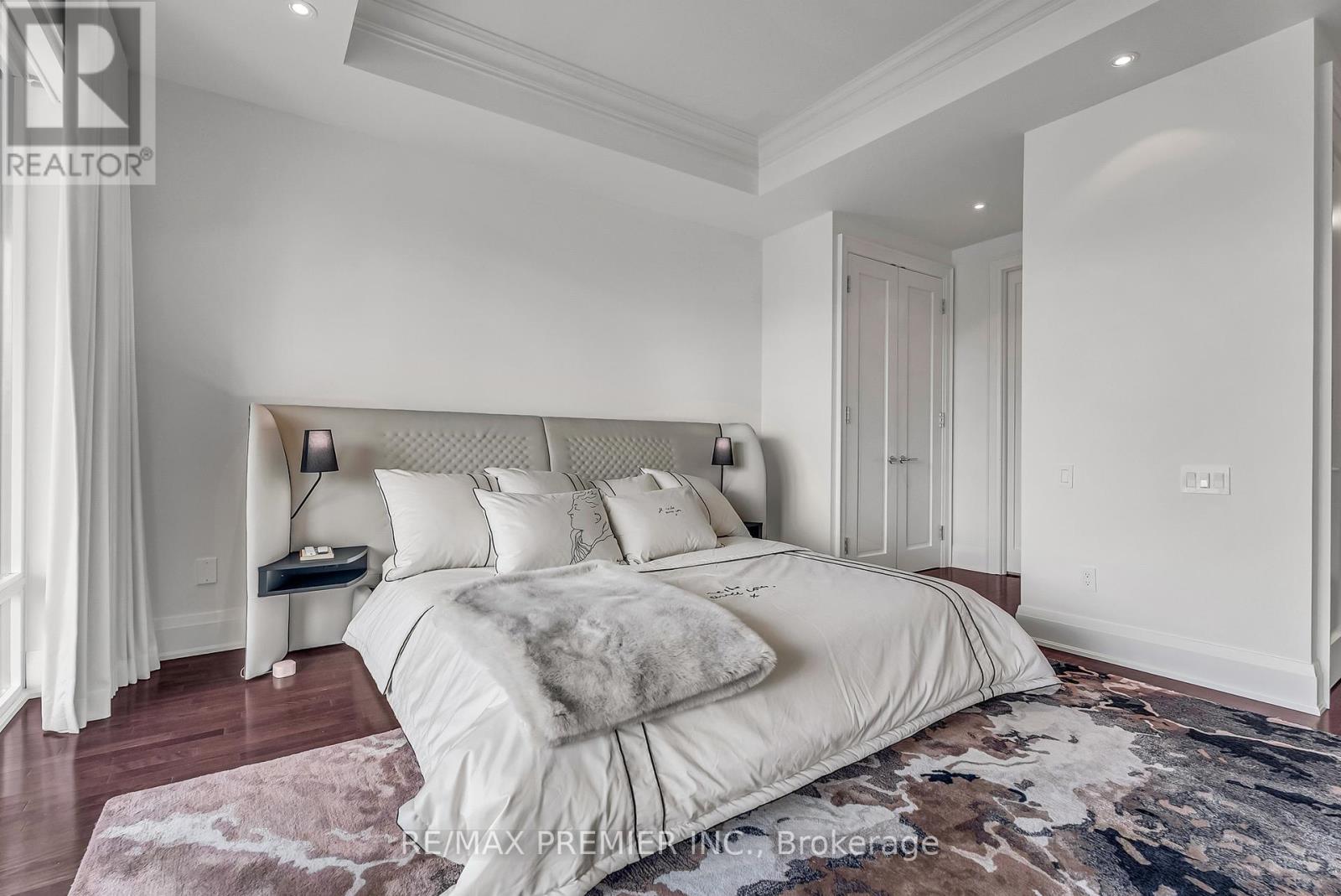 #502 80 YORKVILLE AVENUE - 26