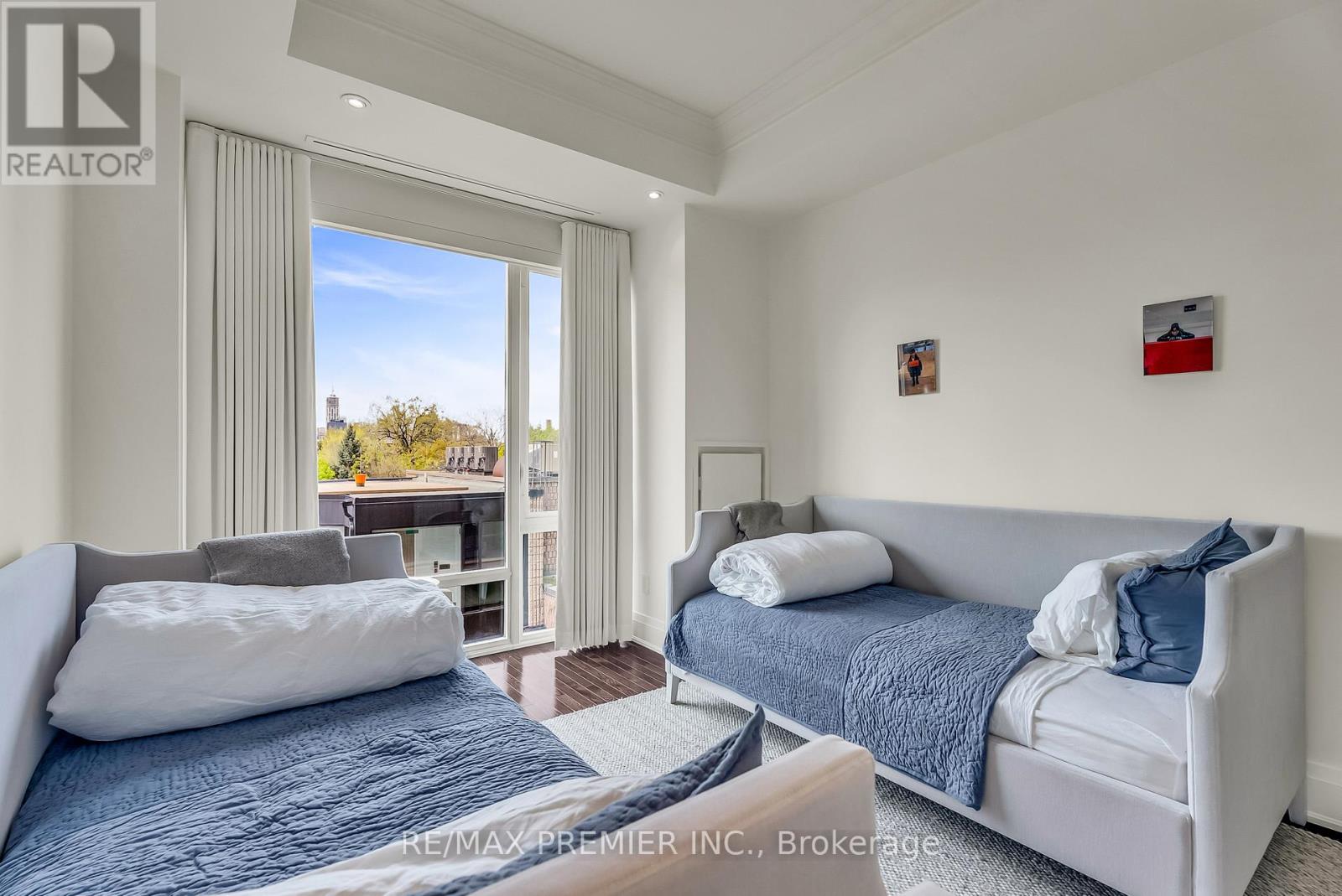 #502 80 YORKVILLE AVENUE - 36