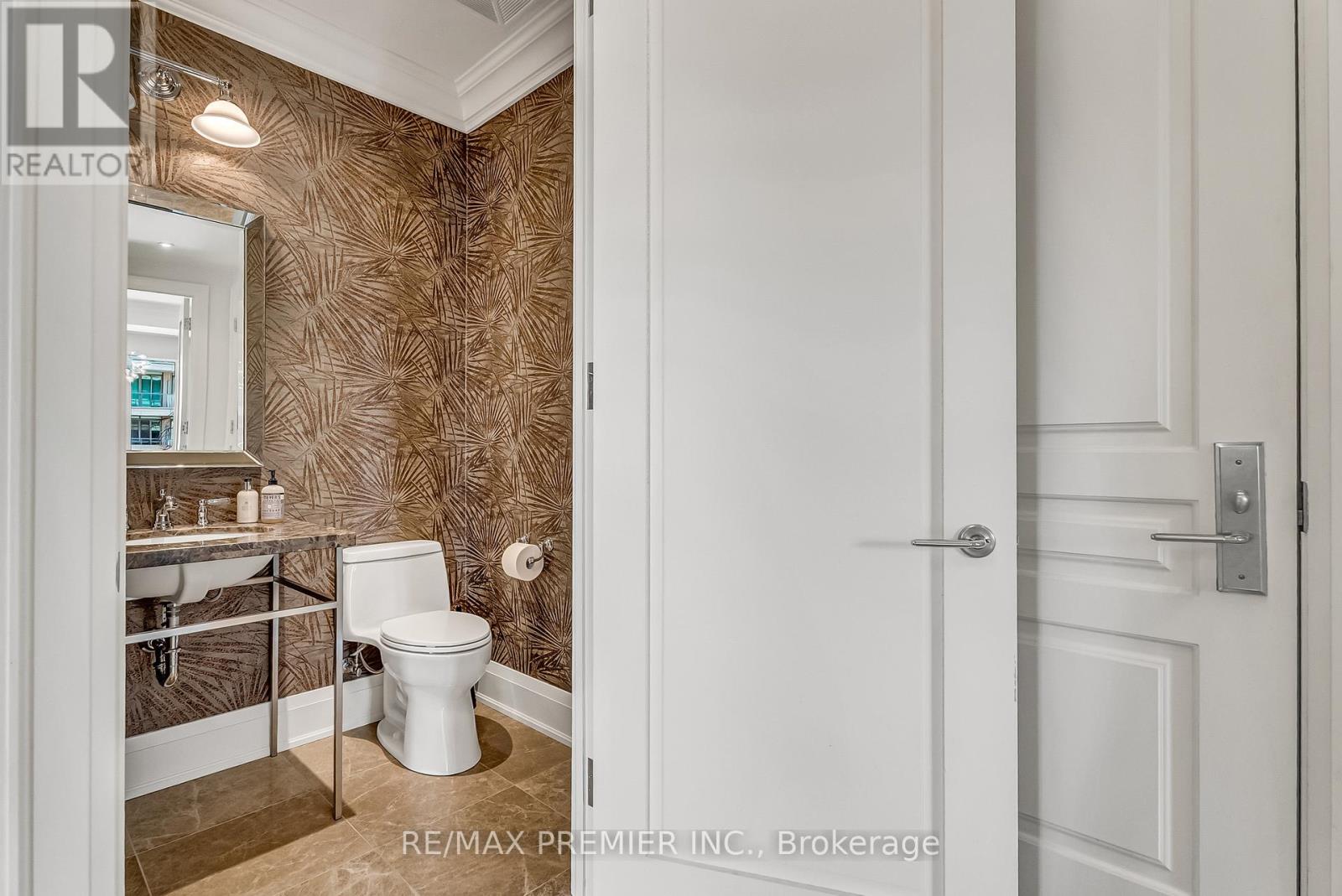 #502 80 YORKVILLE AVENUE - 39