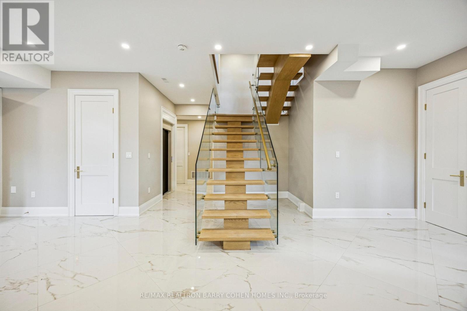 1 LYNNHAVEN ROAD - 40