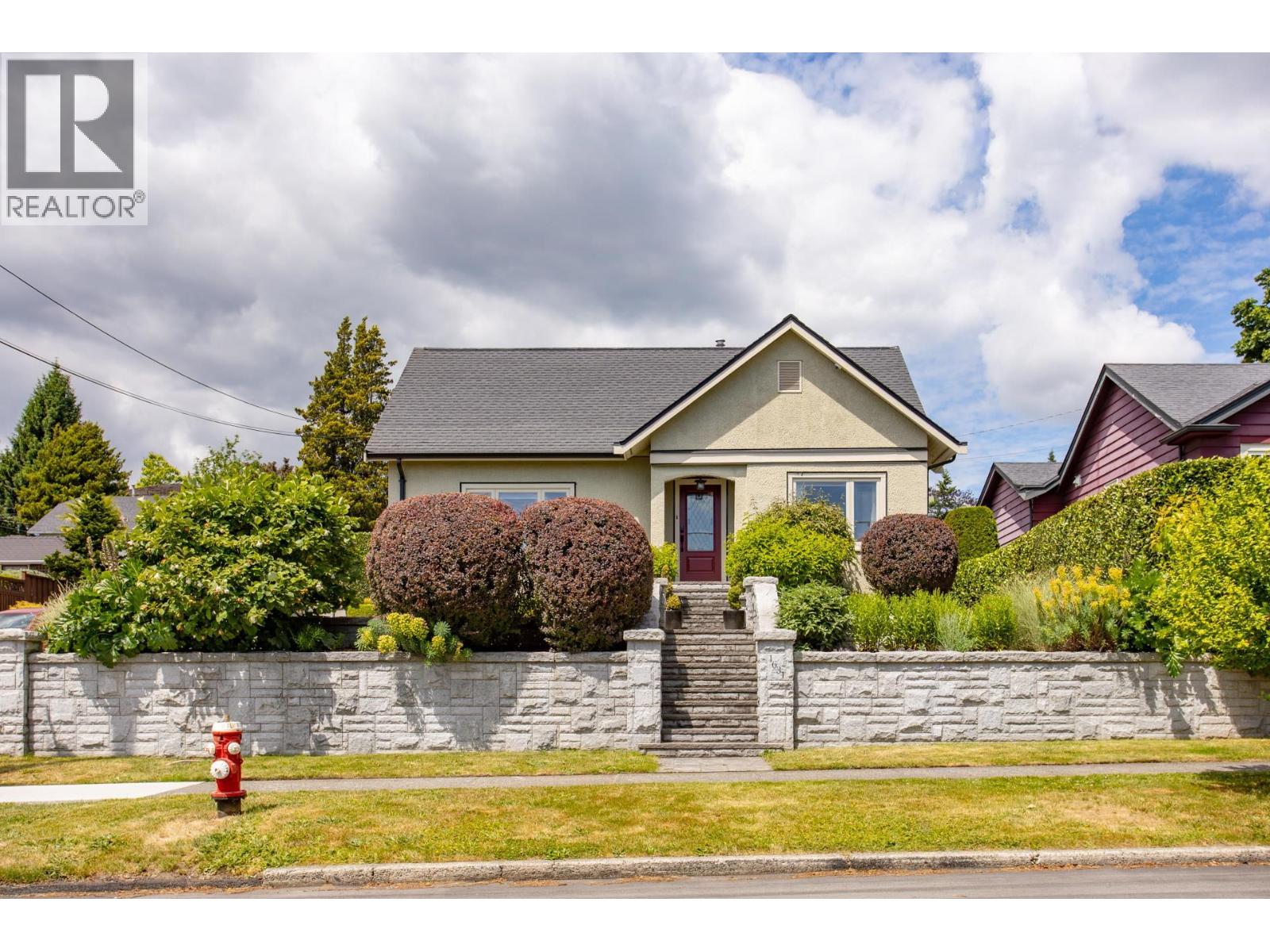 1631 SEVENTH AVENUE, New Westminster