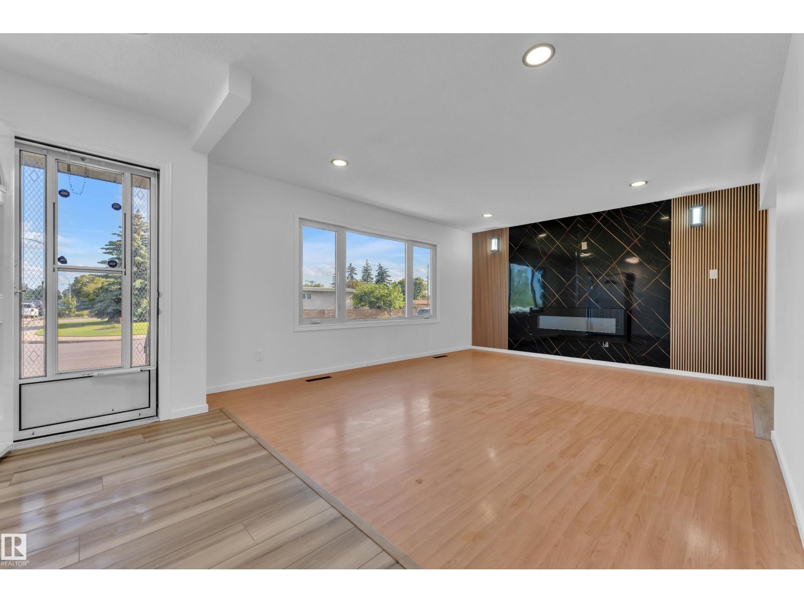 8104 135 AV NW - 1